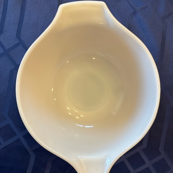 Vintage Pyrex butterfly gold casserole dish - Picture 3 of 8